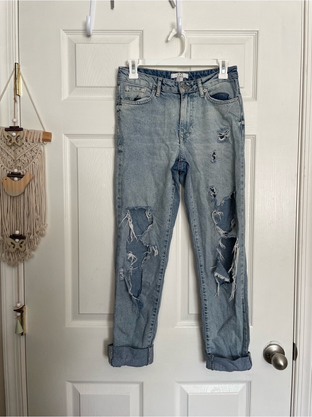 XXI LA Women’s Light Wash Ripped Heavy Distressed Boyfriend Jeans